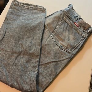 Great shape blue washes Wrangle jean 36 x 32